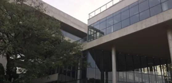 Ângulo contra-plongée do edifício INOVA USP